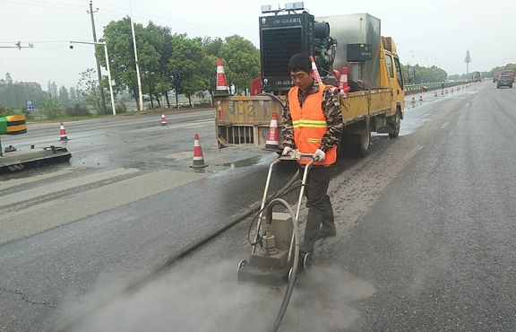 除線(xiàn)機(jī)投入使用 提高作業(yè)機(jī)械化水平